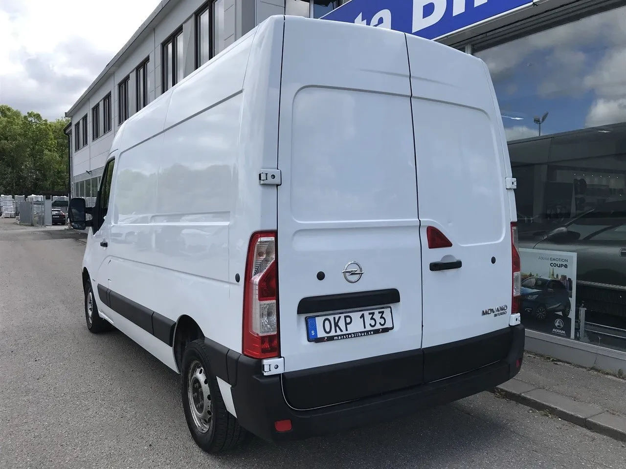 Vehicle image 4