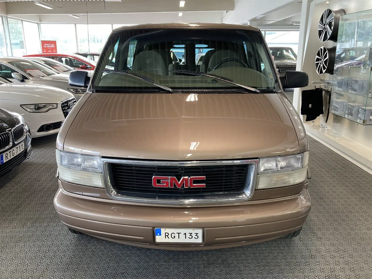 Vehicle image 4