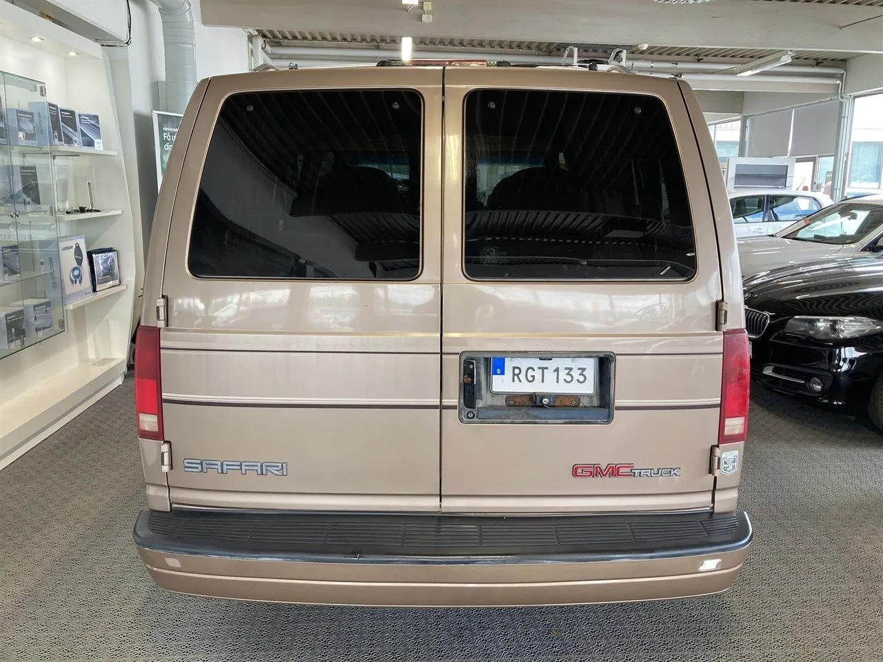 Vehicle image 5