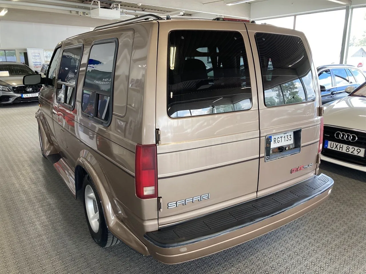 Vehicle image 3