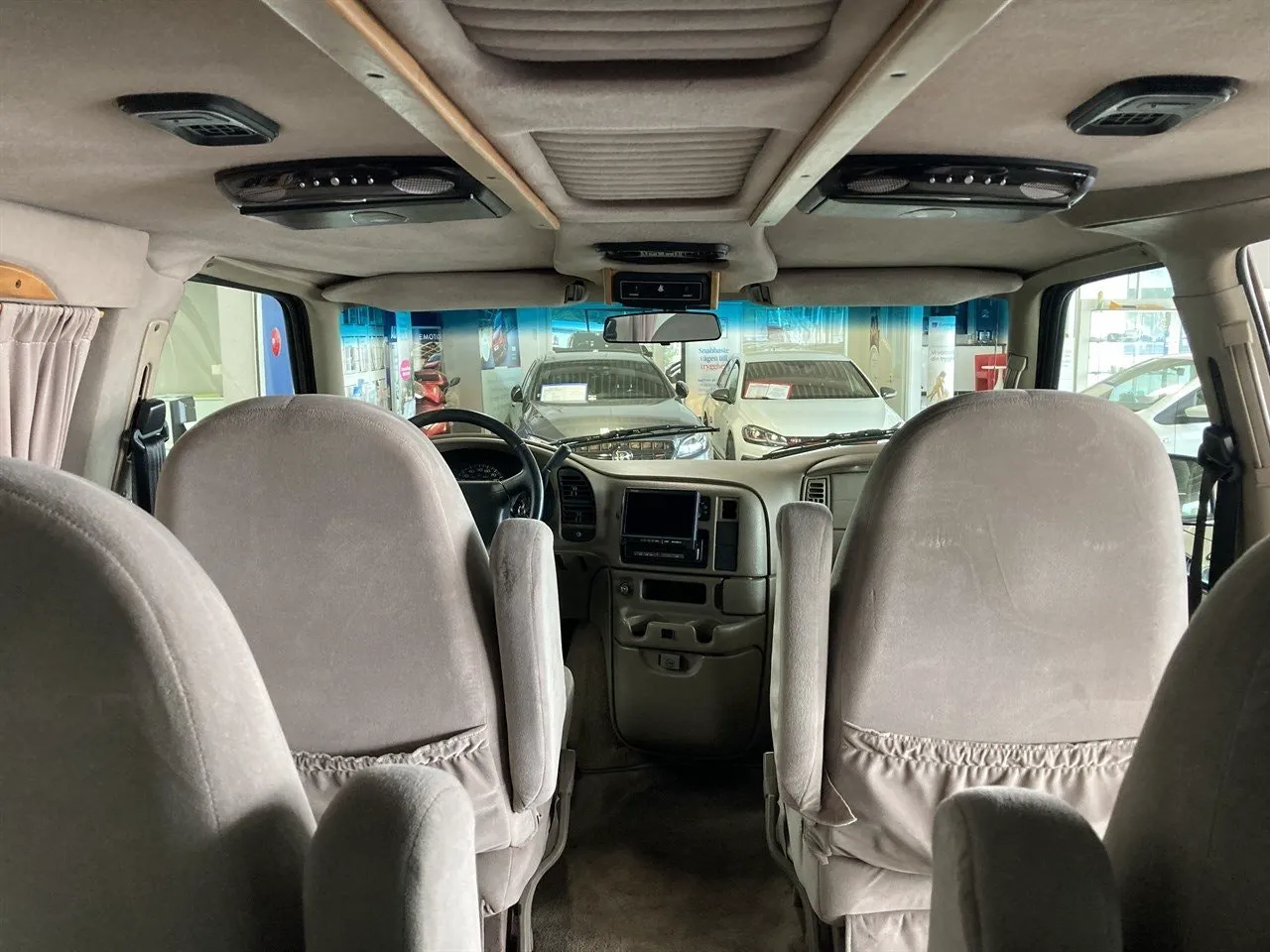 Vehicle image 12