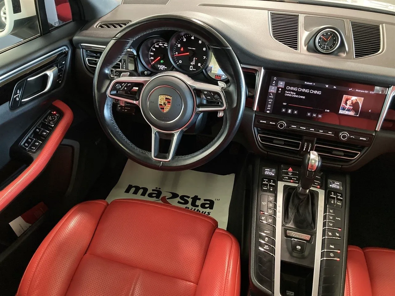 Vehicle image 14