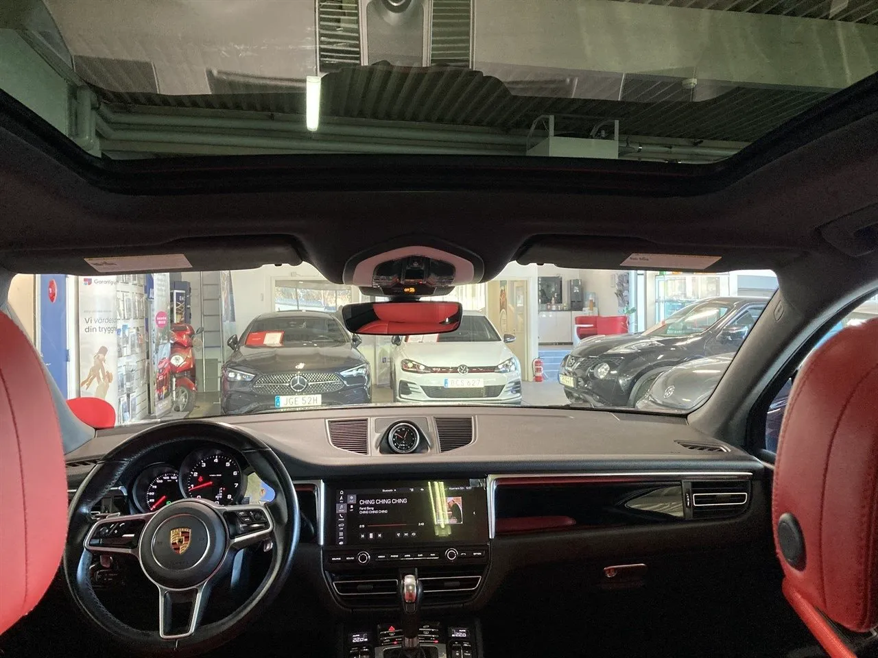 Vehicle image 15
