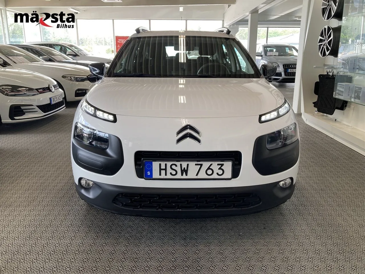 Vehicle image 4