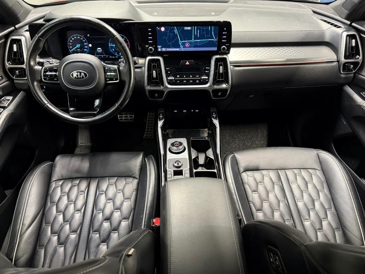 Vehicle image 18