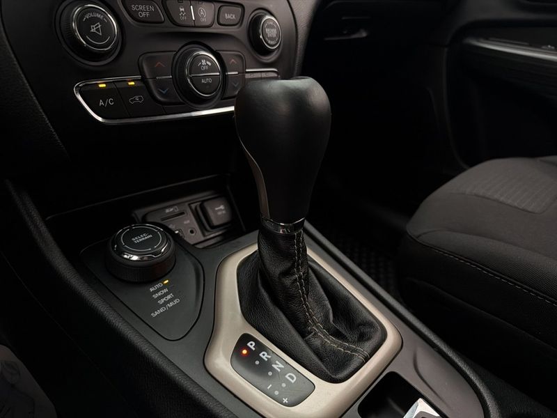 Jeep Cherokee bild 23