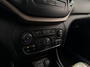 Jeep Cherokee bild 22