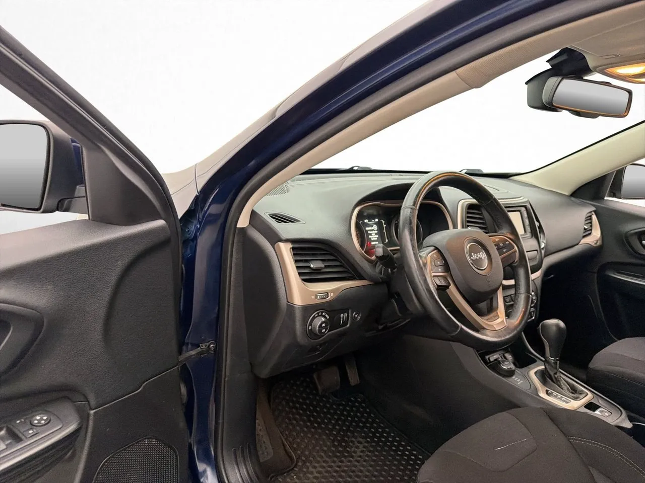 Vehicle image 10