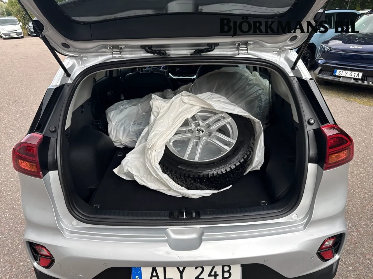 Vehicle image 13