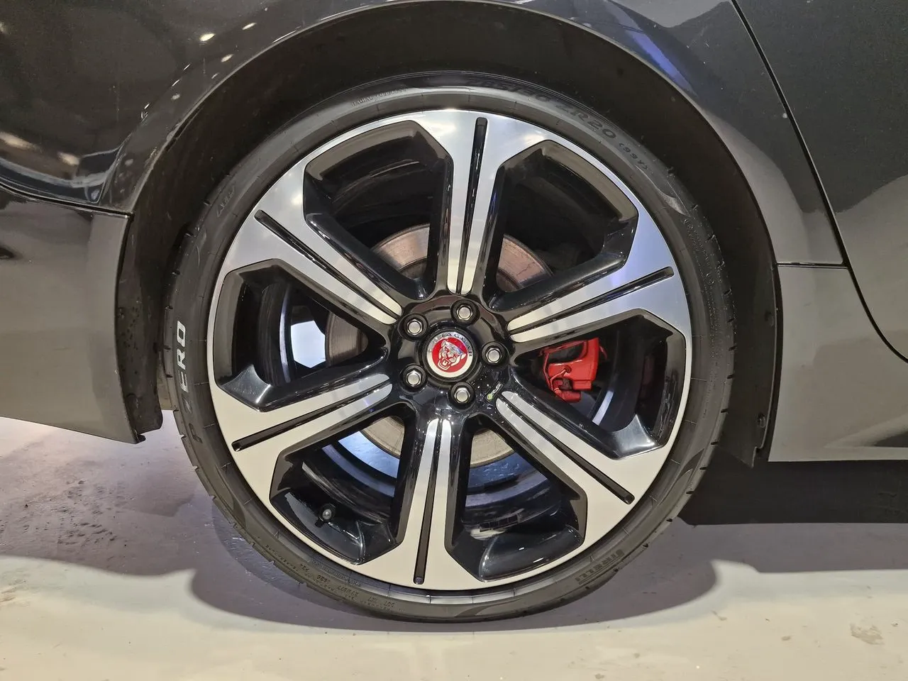 Vehicle image 14