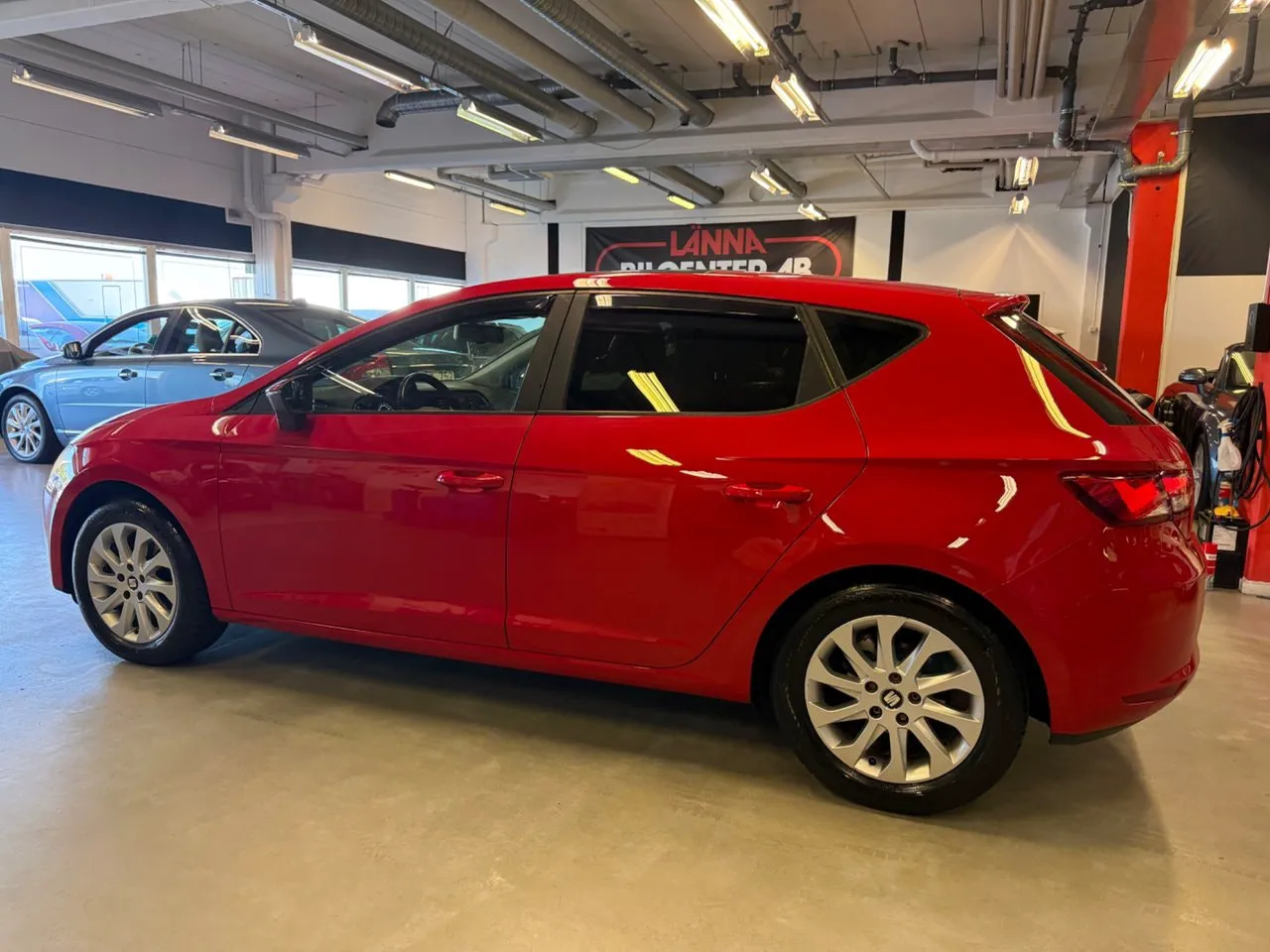 Vehicle image 6