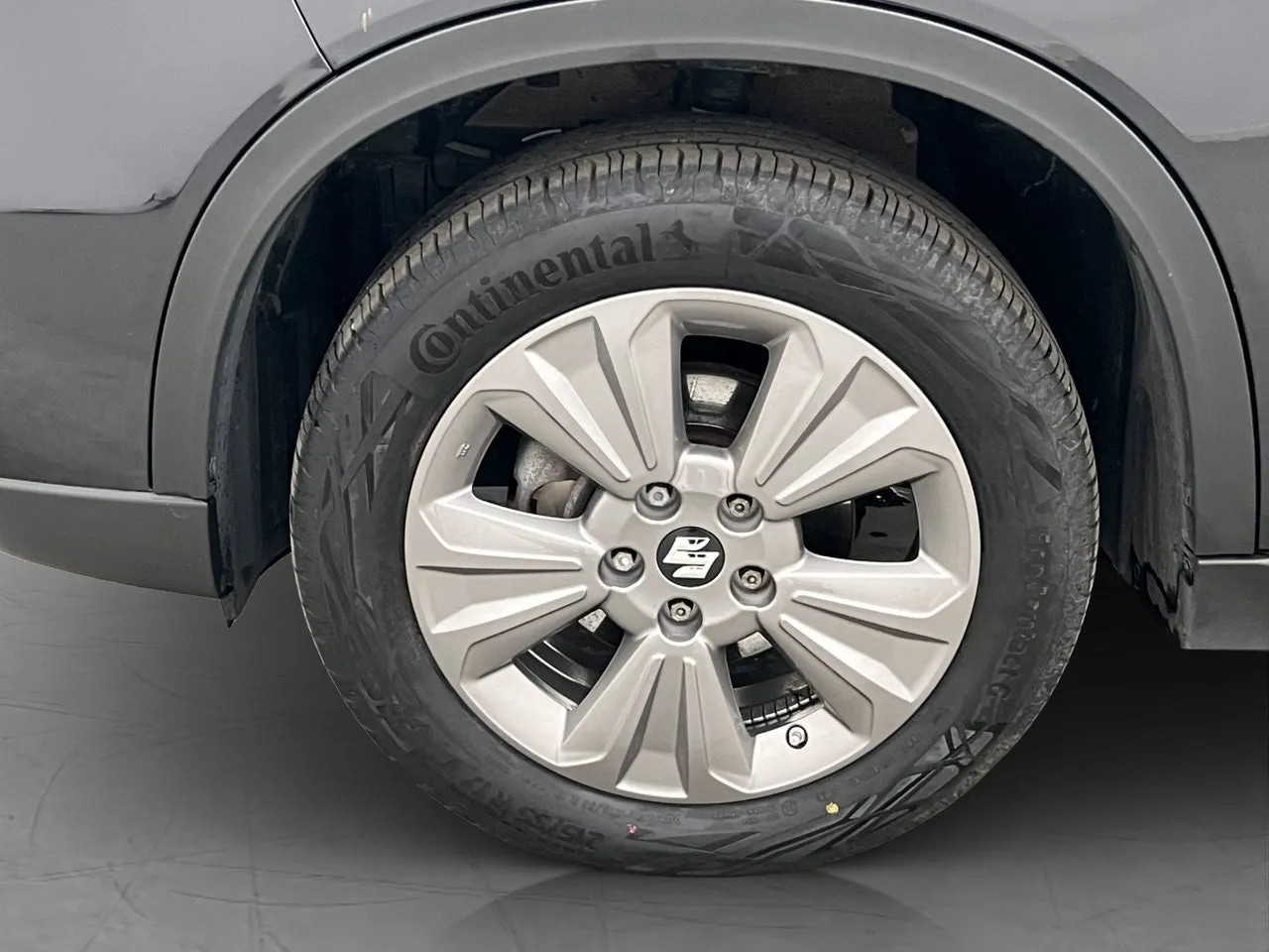 Vehicle image 24