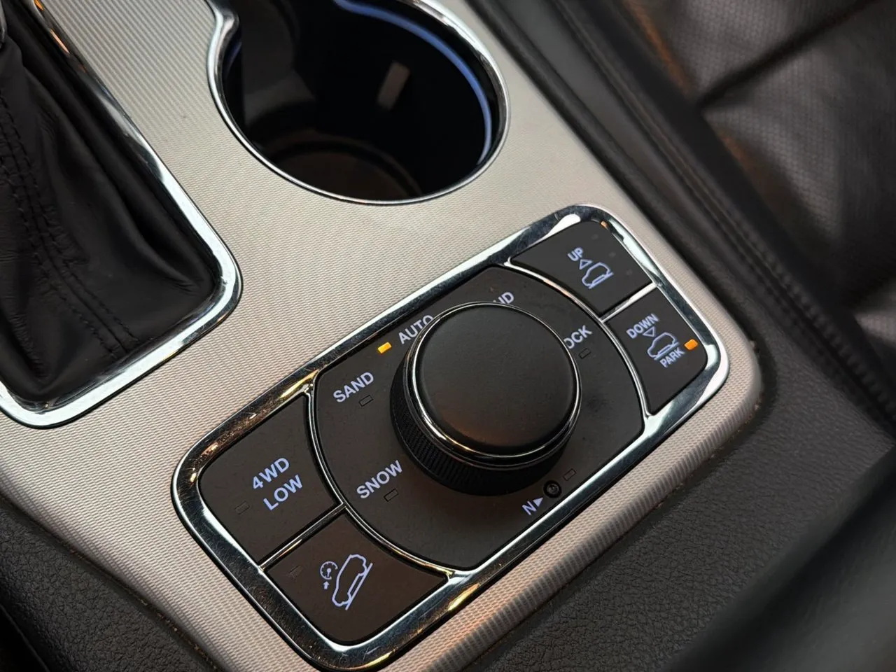 Vehicle image 25