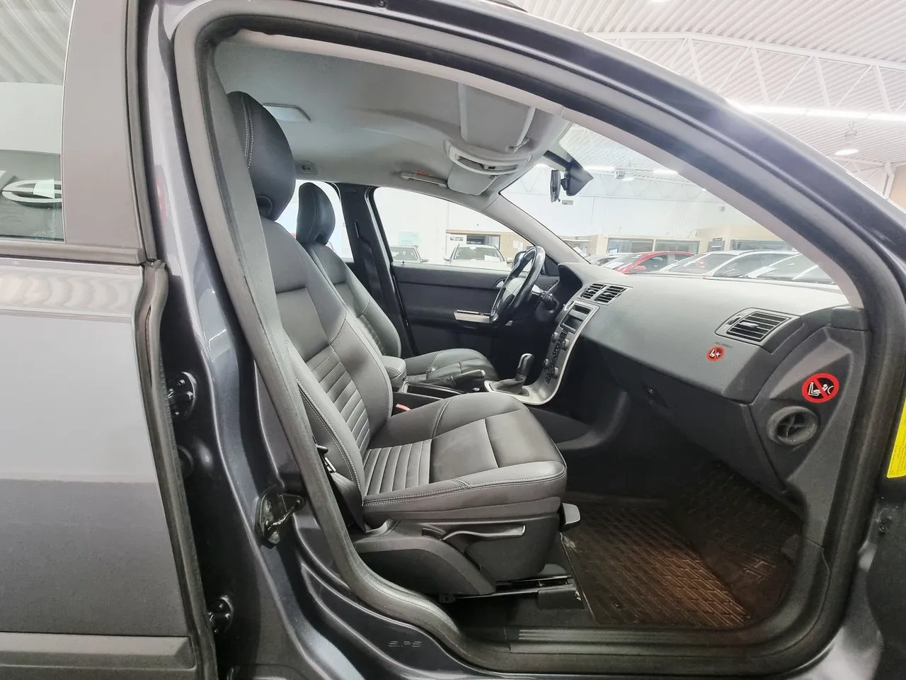 Vehicle image 14