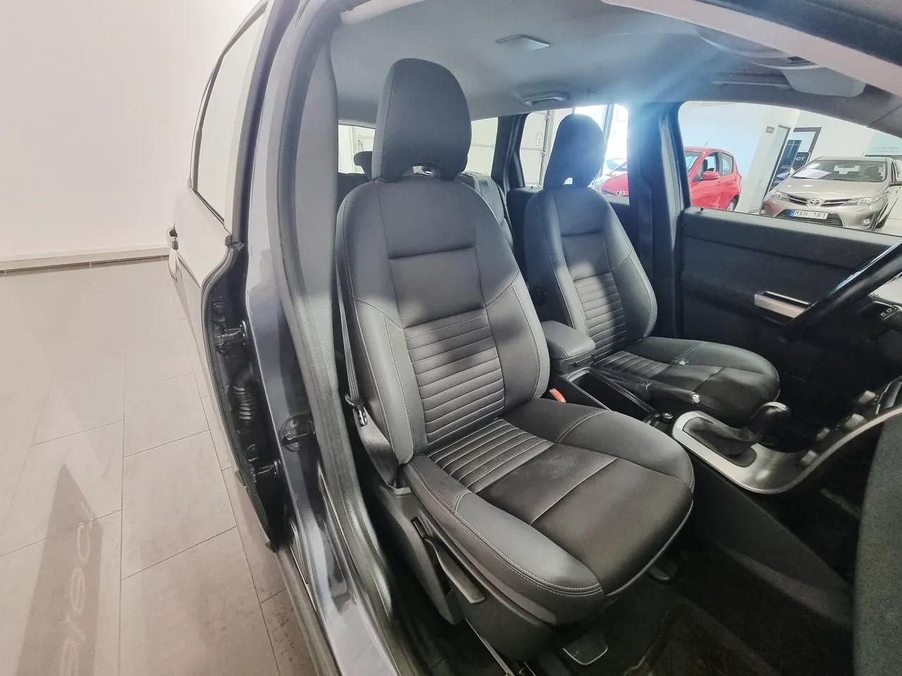 Vehicle image 16