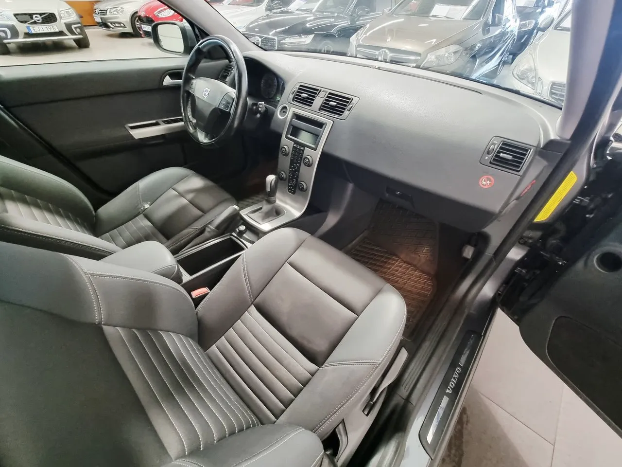 Vehicle image 15
