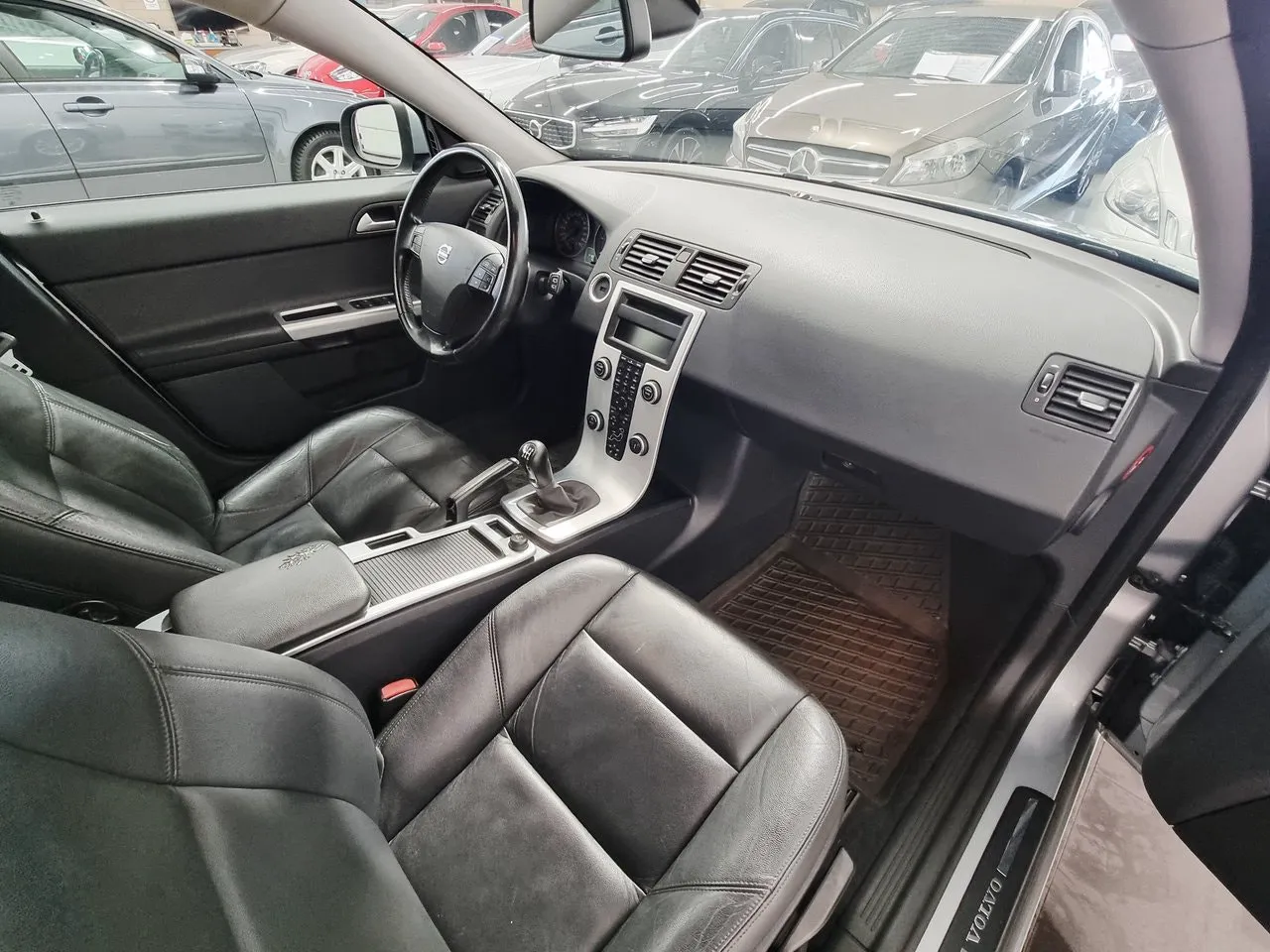 Vehicle image 16