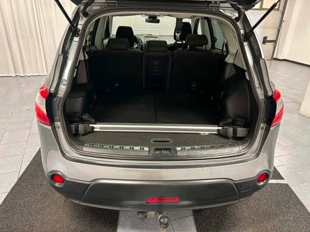 Vehicle image 14