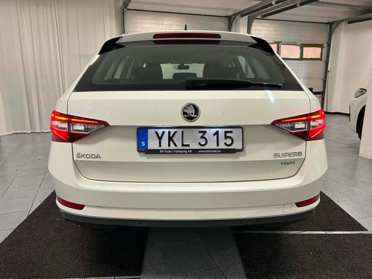 Vehicle image 5