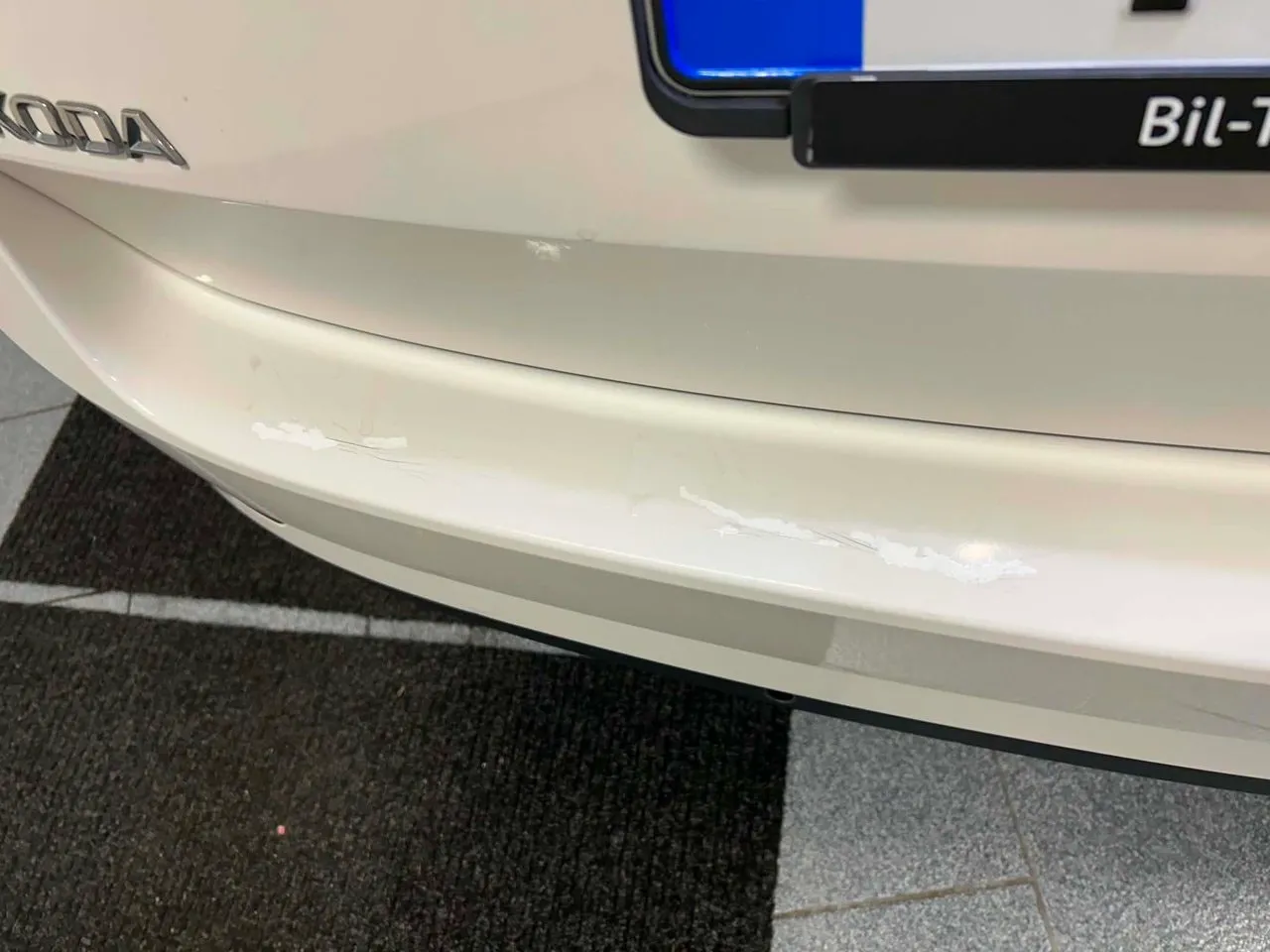 Vehicle image 21