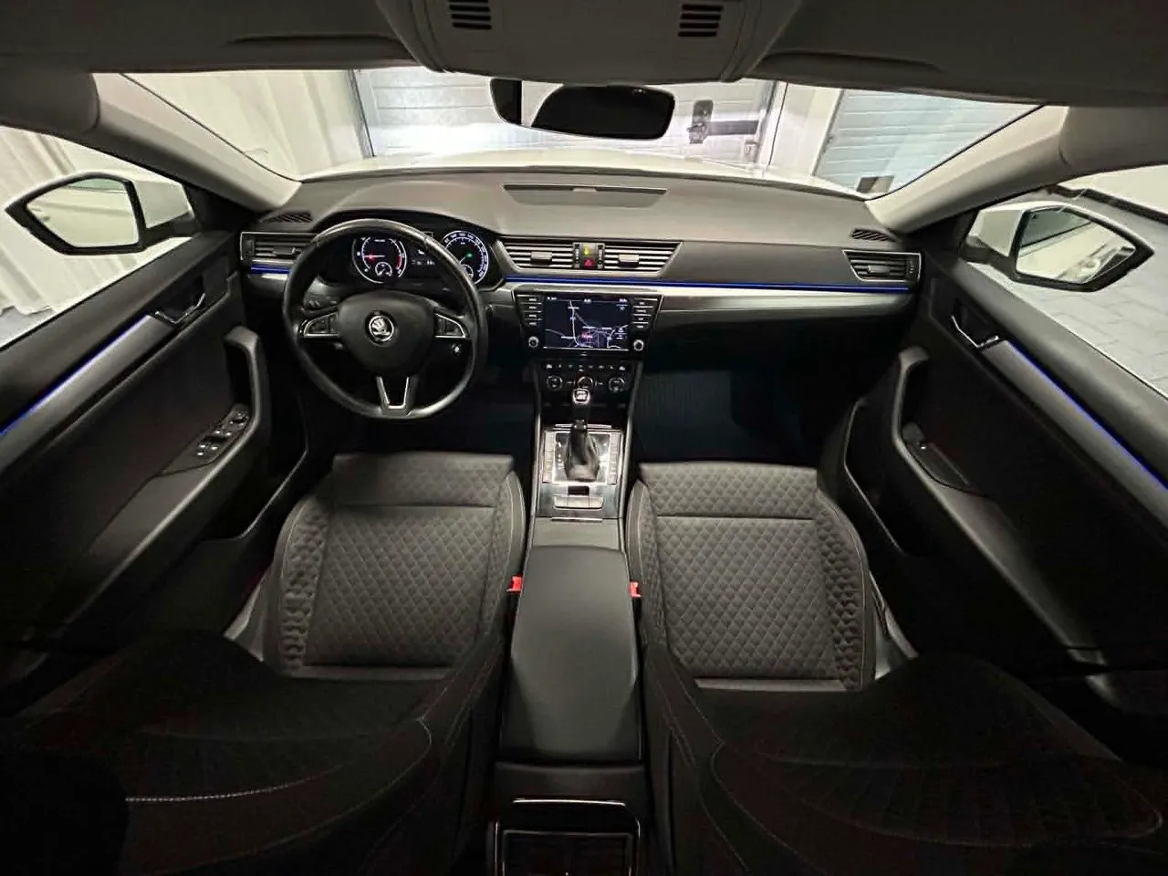 Vehicle image 10