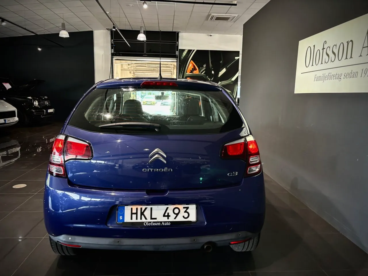 Vehicle image 8