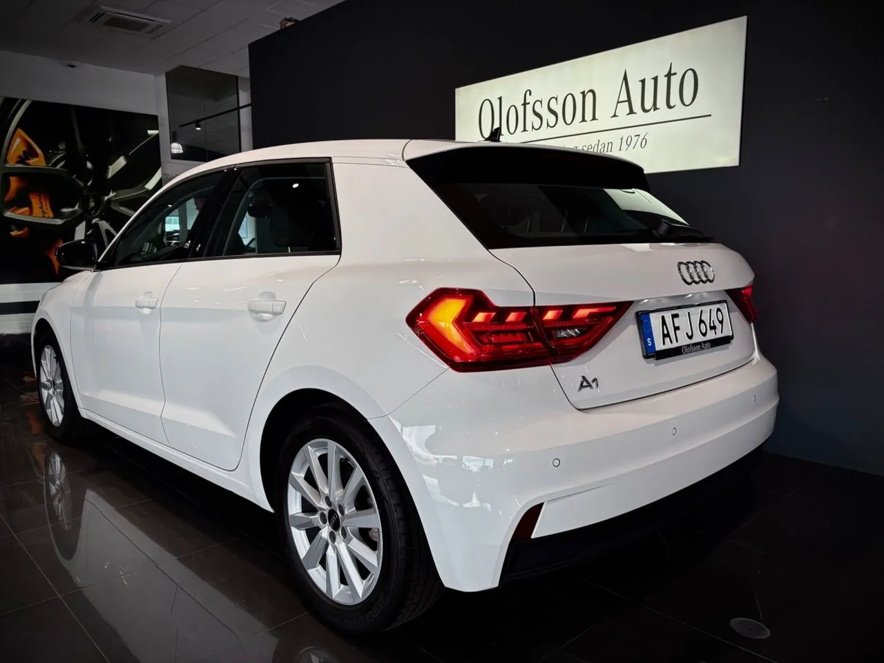 Vehicle image 7