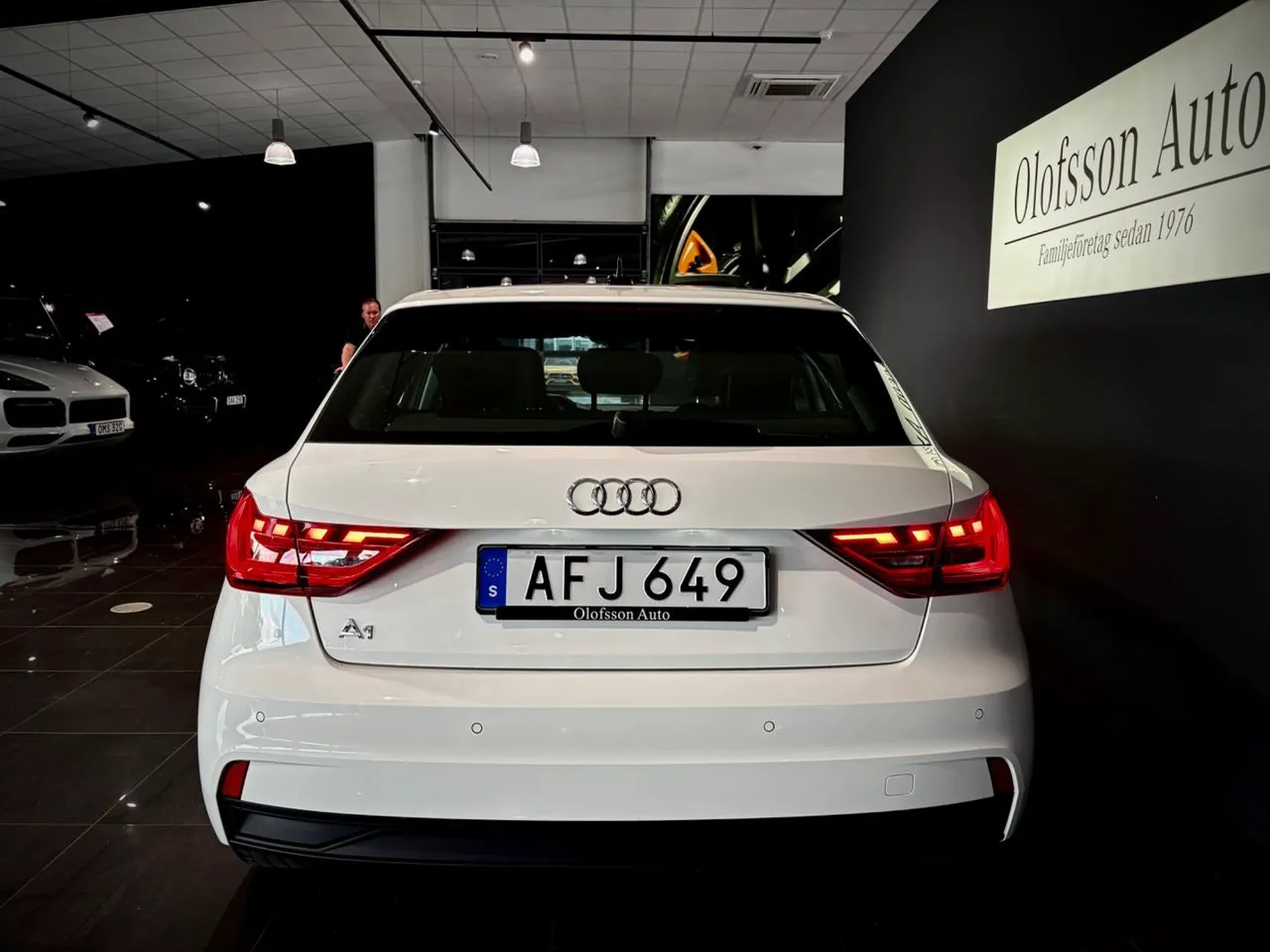 Vehicle image 8