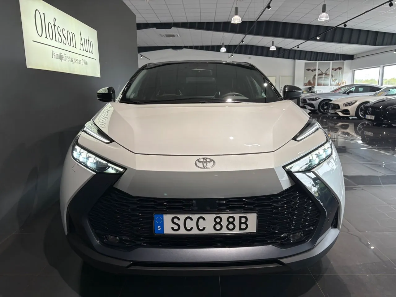 Vehicle image 10