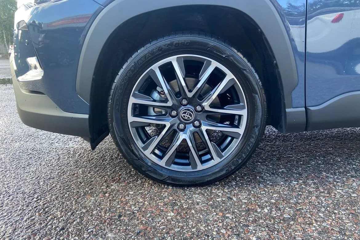 Vehicle image 16