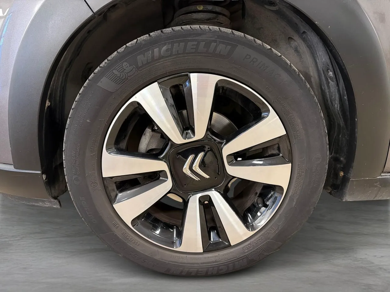 Vehicle image 25
