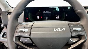 Kia K4 bild 16