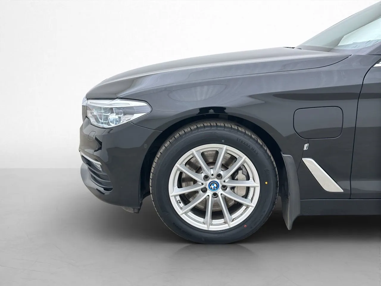 Vehicle image 30