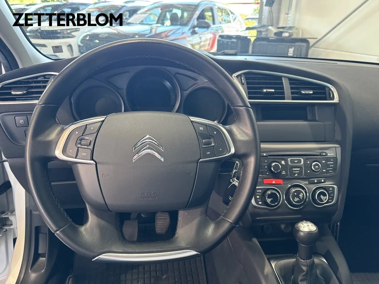 Vehicle image 11