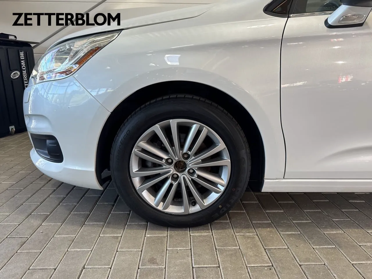 Vehicle image 12