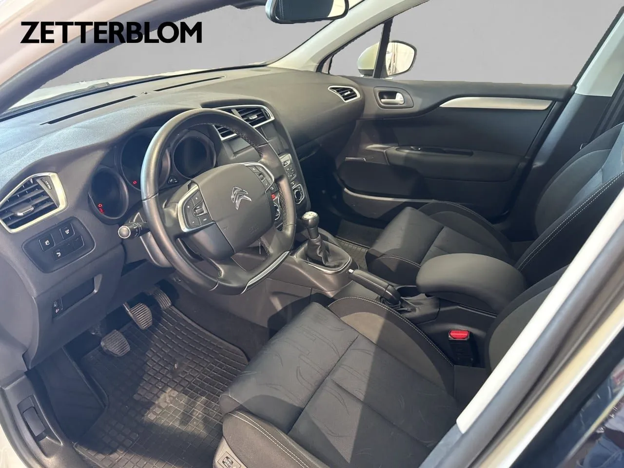Vehicle image 7