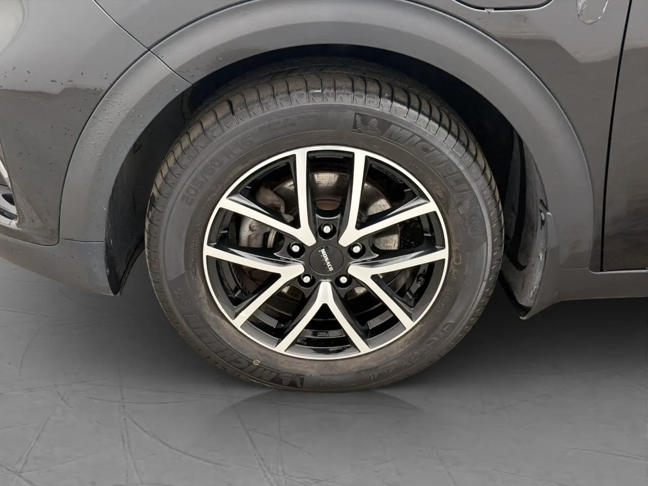 Vehicle image 30