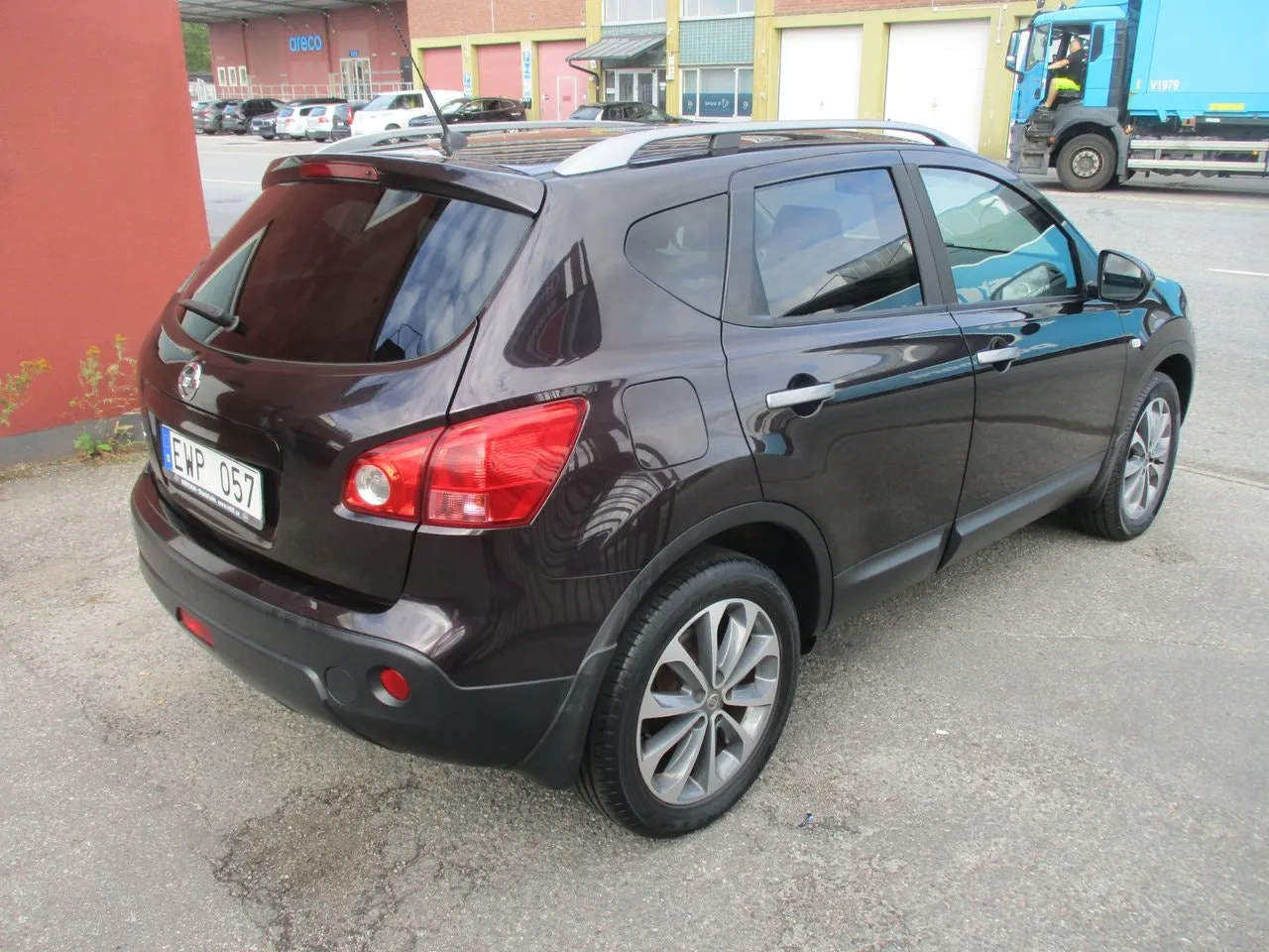 Vehicle image 4