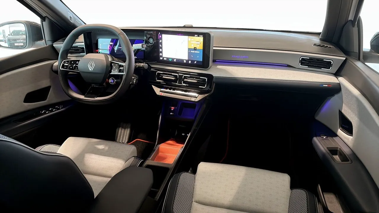 Vehicle image 10