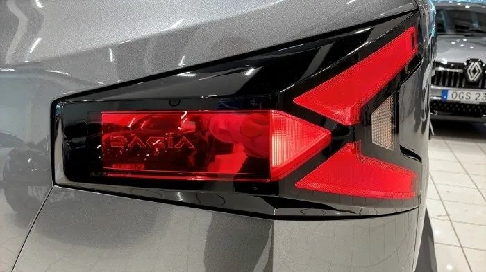 Vehicle image 25
