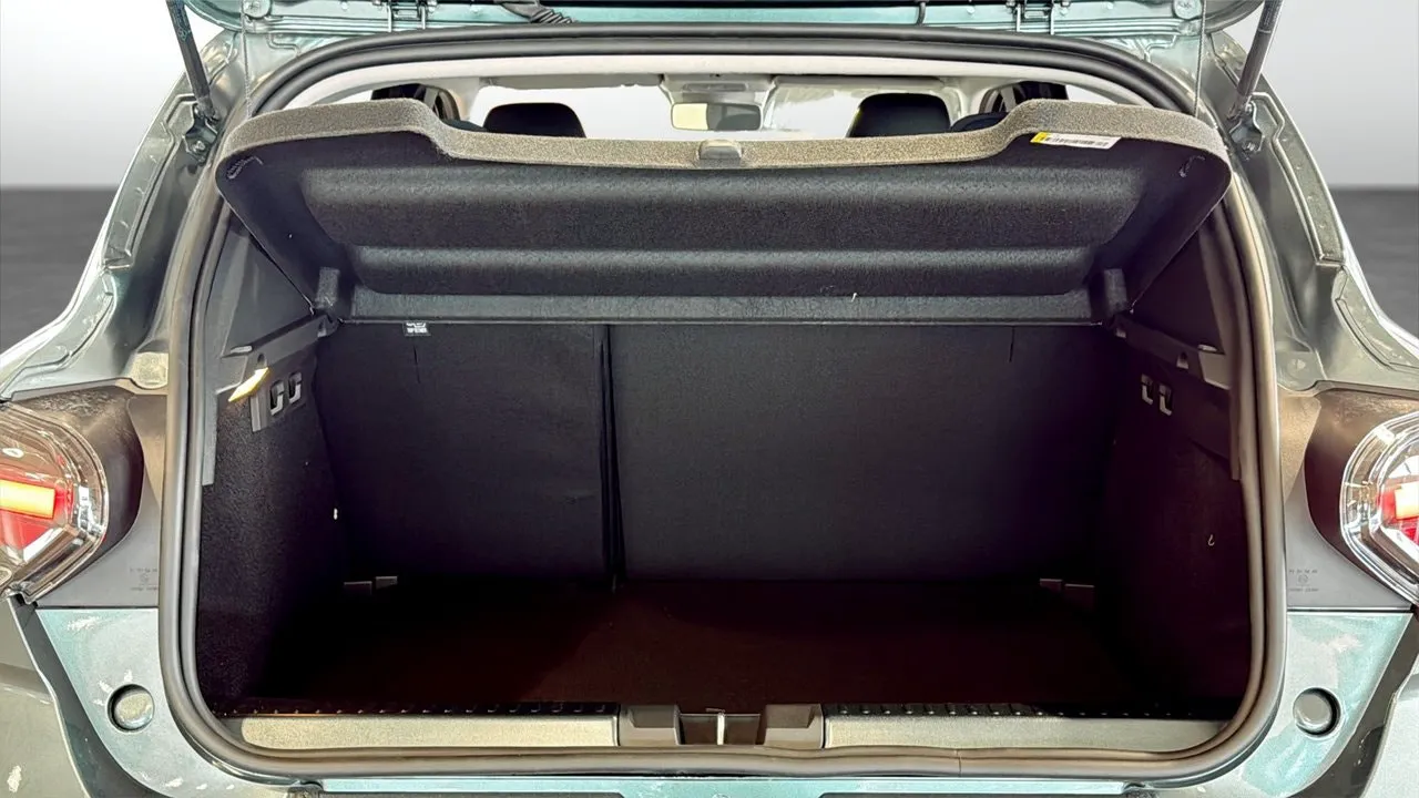 Vehicle image 21