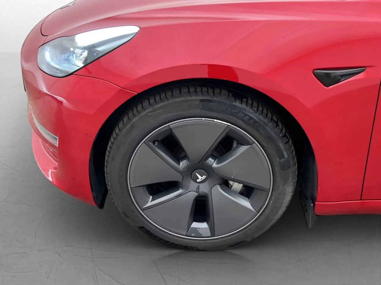 Vehicle image 33