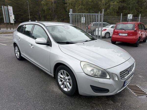 Volvo V60 D2 Momentum, 2 ägare, dragkrok - 2013