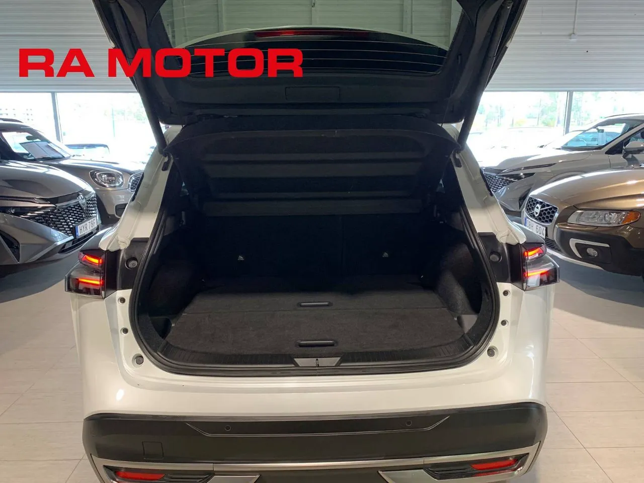 Vehicle image 15