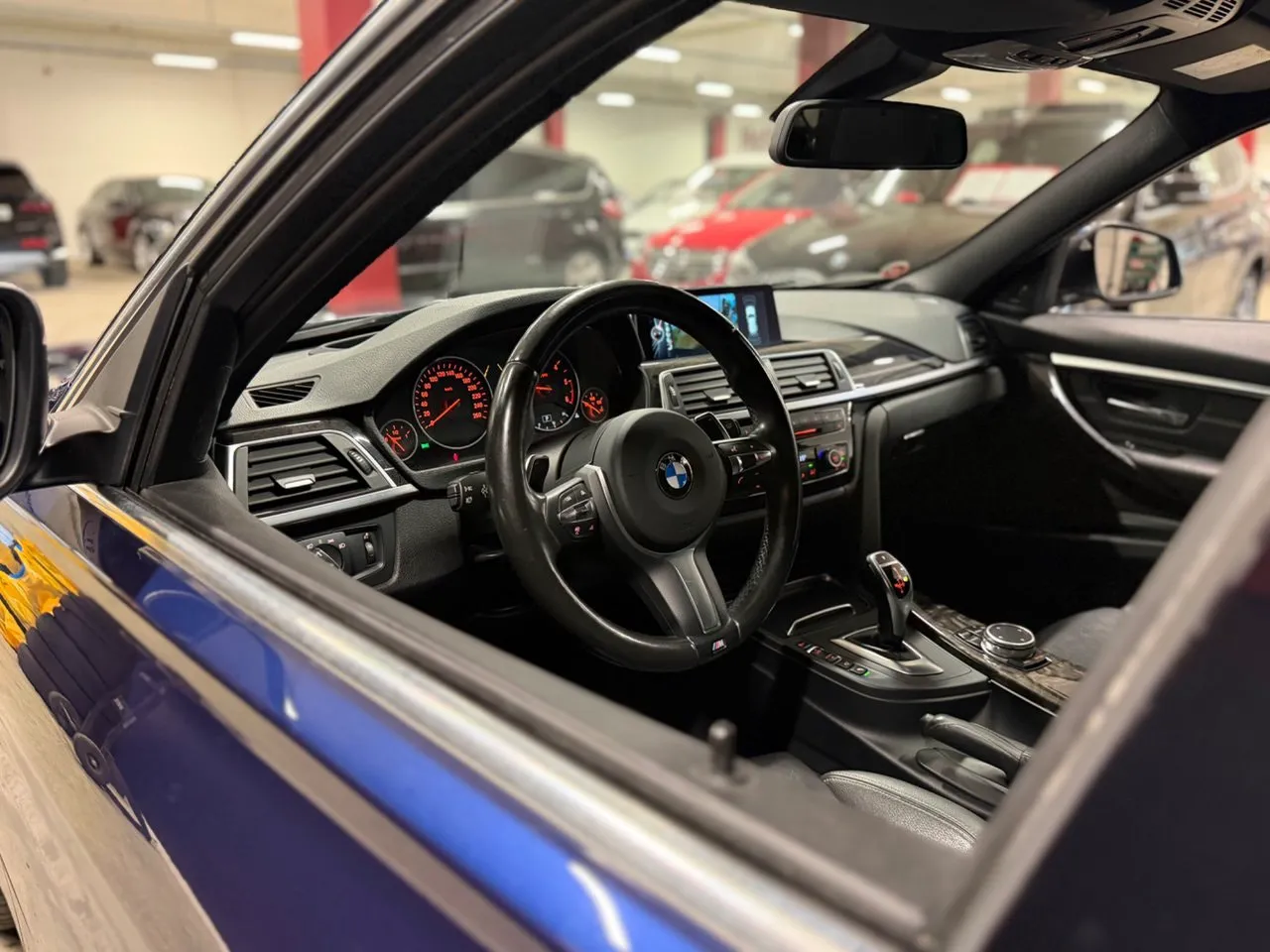 Vehicle image 14