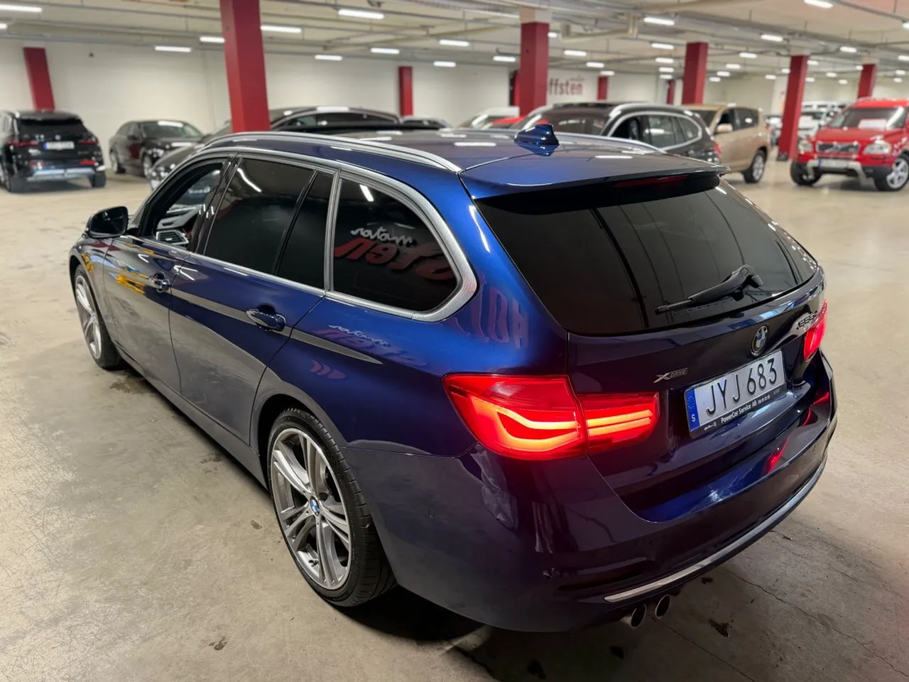 Vehicle image 6