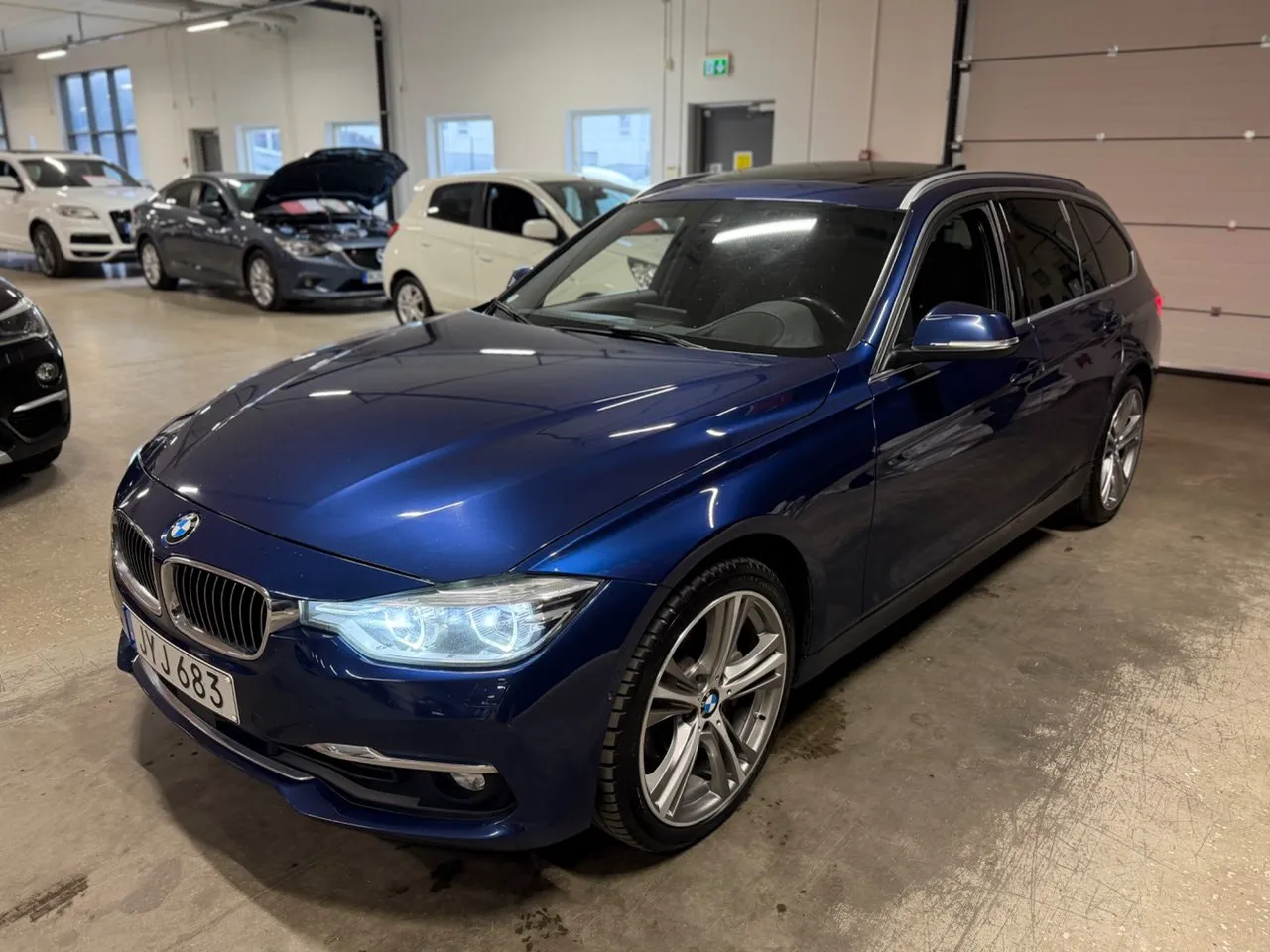 Vehicle image 7