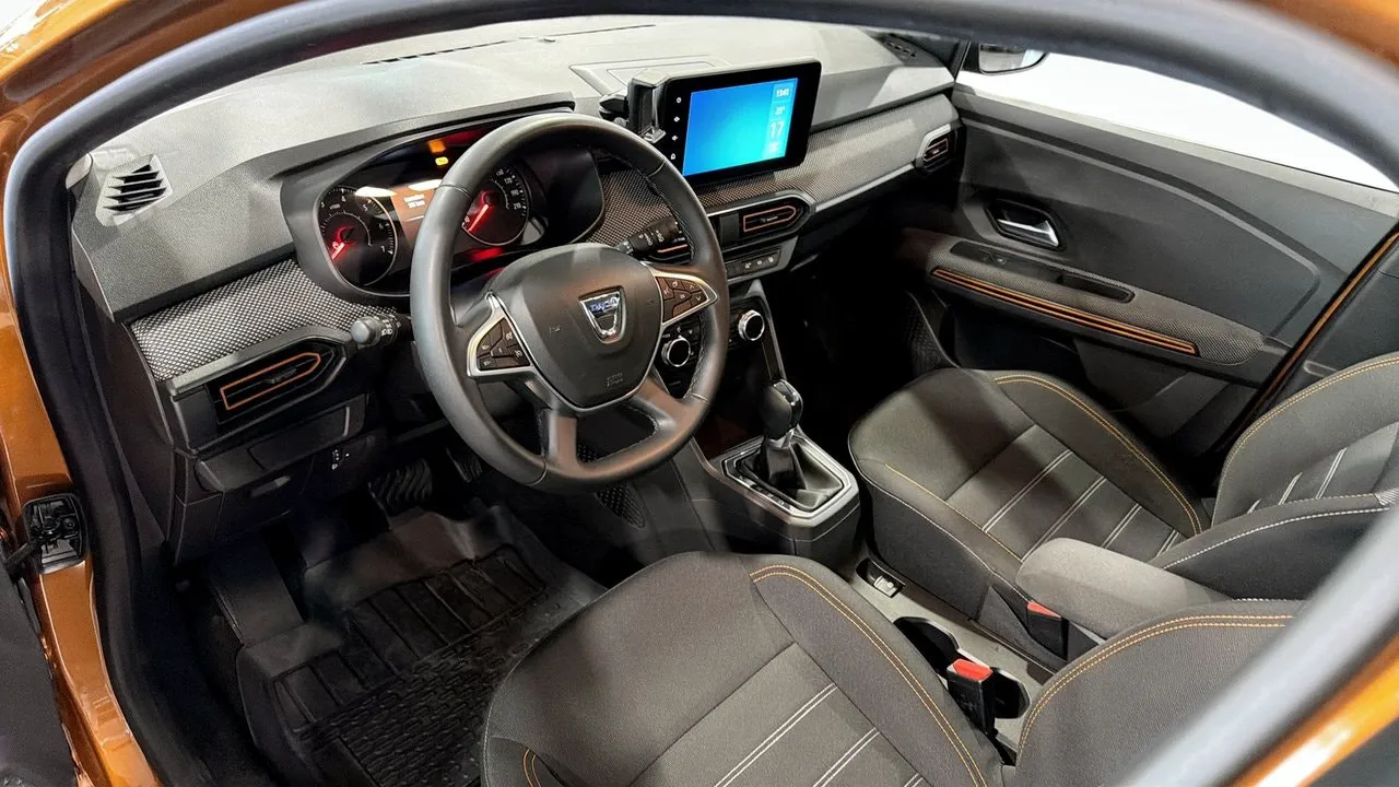 Vehicle image 7