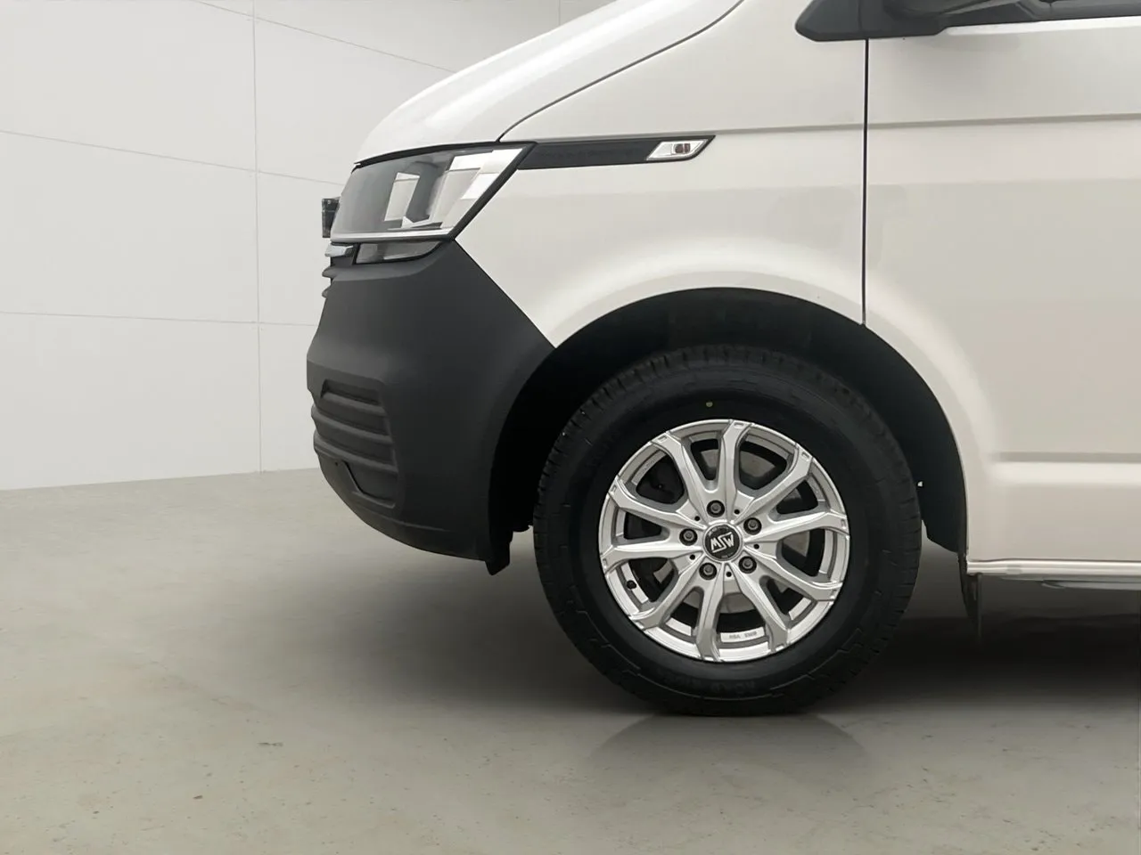 Vehicle image 30