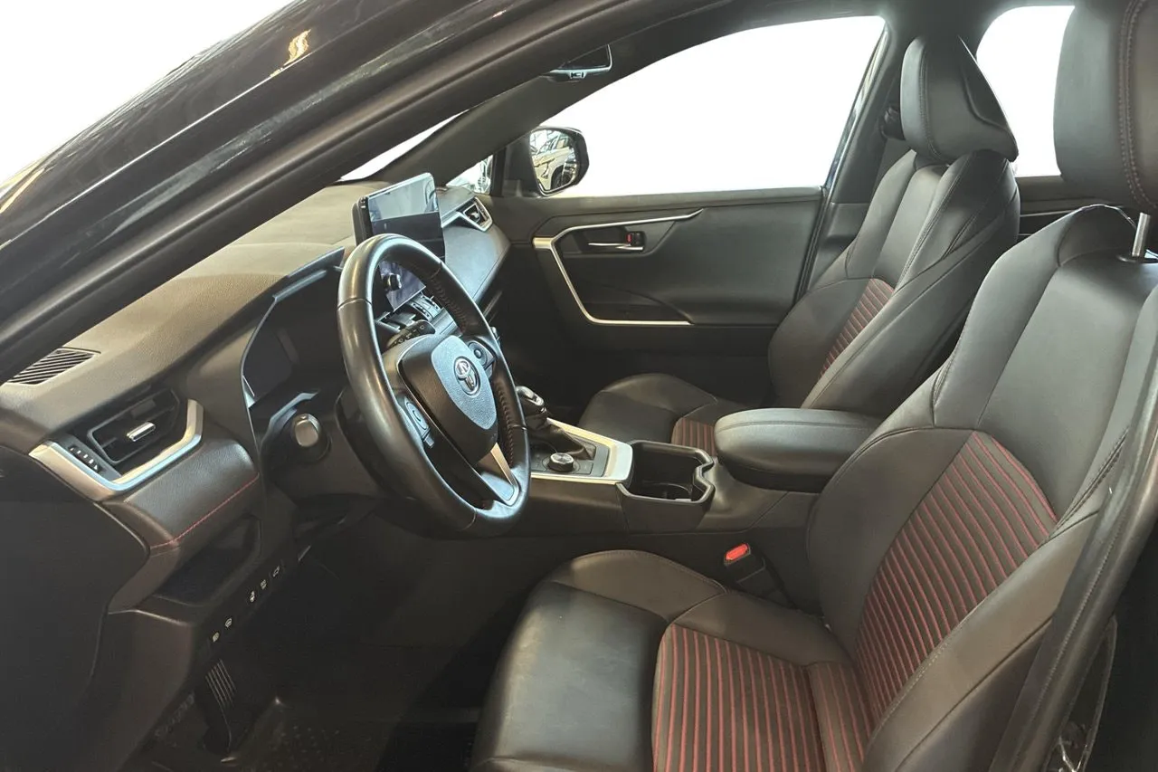 Vehicle image 12